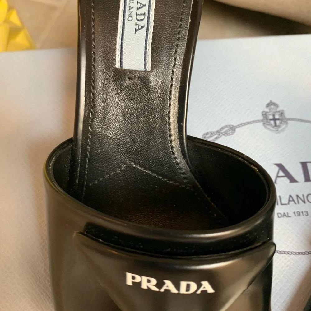 PRADA - Picture 7 of 16